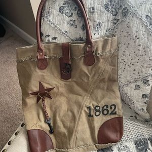 Vintage looking bag. Canvas